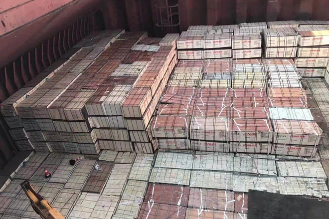 bulk-ship-of-film-faced-plywood.gif